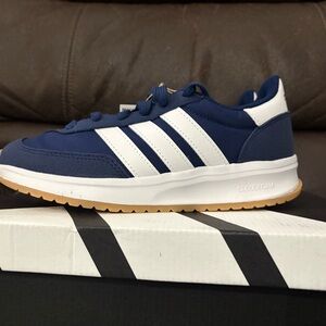 Adidas run 70s 2.0 navy Blue and White Sneakers with Gum Sole new in box